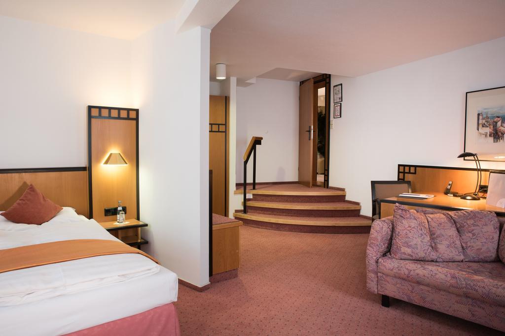 Deluxe Doppelzimmer (2 Erwachsene & 1 Kind)